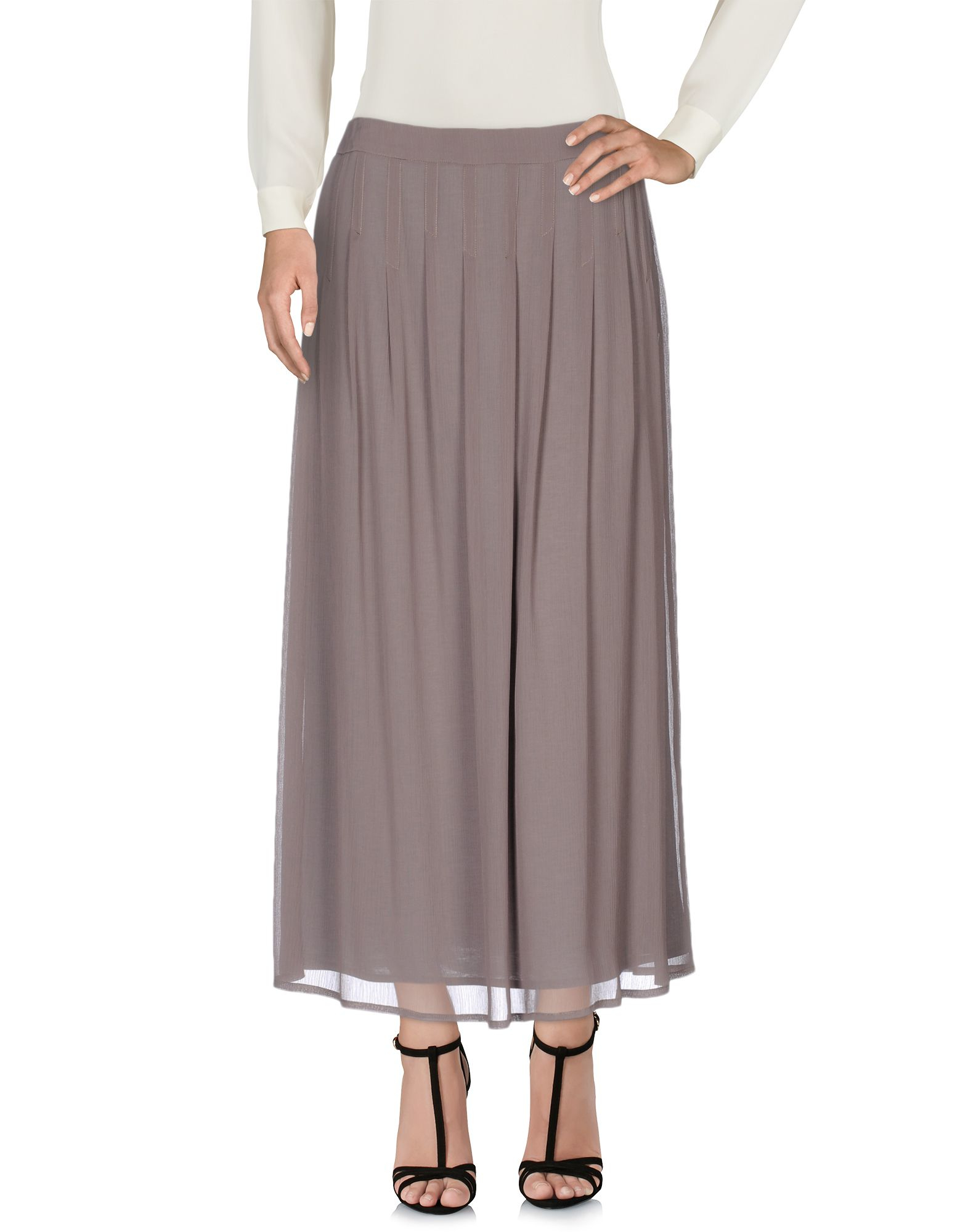 All Listings Maxi skirts are easy to style in summer. Comfortable and cool, this mint maxi skirt is a summer staple. The pastel accessories are the perfect color for summer. 8. Grey Maxi Skirt + Heart Sweater. Source. This combination makes for a very stylish and comfortable look. When styled right, a maxi skirt can look amazing in the fall and winter.